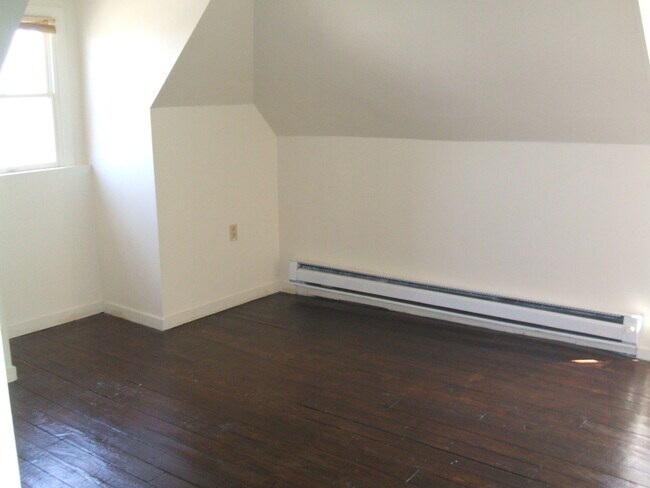 Building Photo - 751 Chislett St