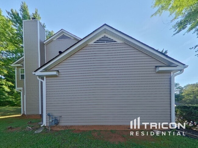 Building Photo - 5604 Bluff Ct