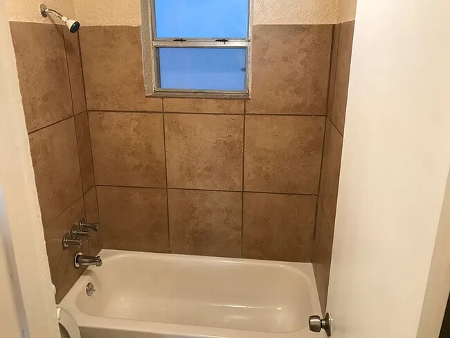 Building Photo - 13725 NE 3rd Ct