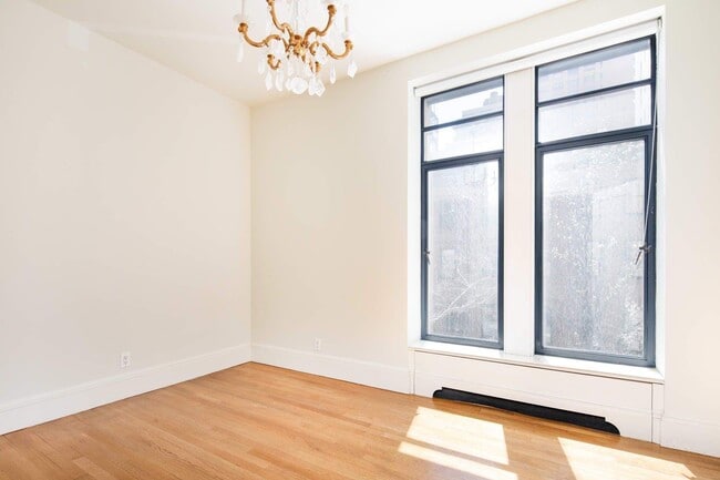Building Photo - 47 E 91st St