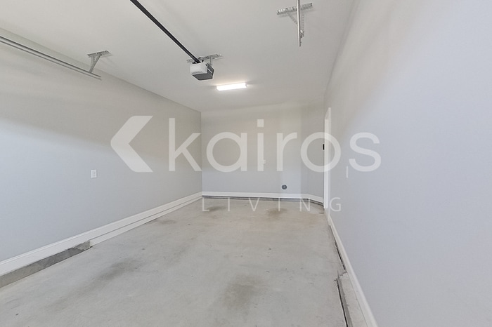 Building Photo - 3705 Oak Leaf Wy