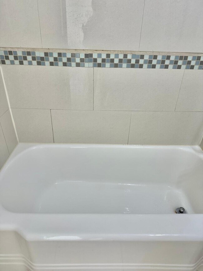 Building Photo - 616 S 6th St