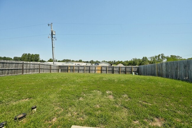 Building Photo - Gorgeous 3 Bed 2 Bath in Moore/SE OKC