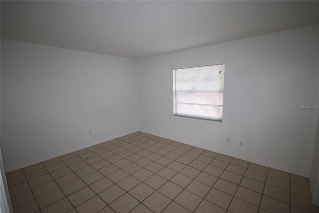 Building Photo - 3253 Bloomingdale Villas Ct