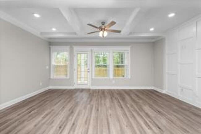 Building Photo - 1005 Linsmore Ave