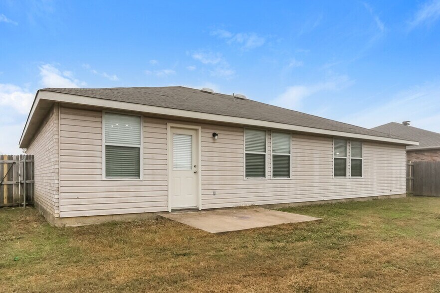 Building Photo - 321 Daisy Ln