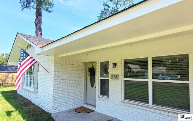 Building Photo - 923 Fortune Dr