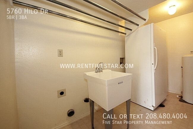 Building Photo - 5760 Hilo Dr