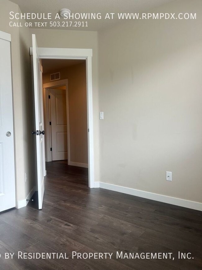 Building Photo - 14075 SW Compass Dr