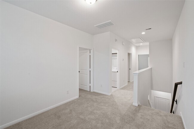 Building Photo - 631 Silver Pear Ct