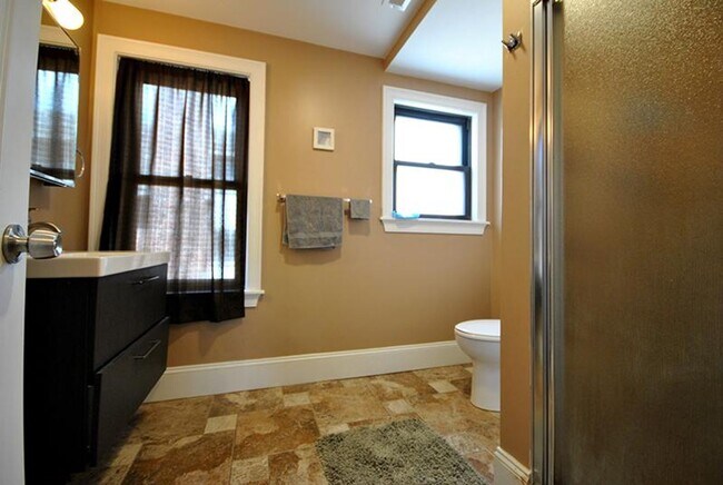 Building Photo - RENOVATED 5 BED/2 BATH WITH GREEN LINE ACCESS IN BRIGHTON