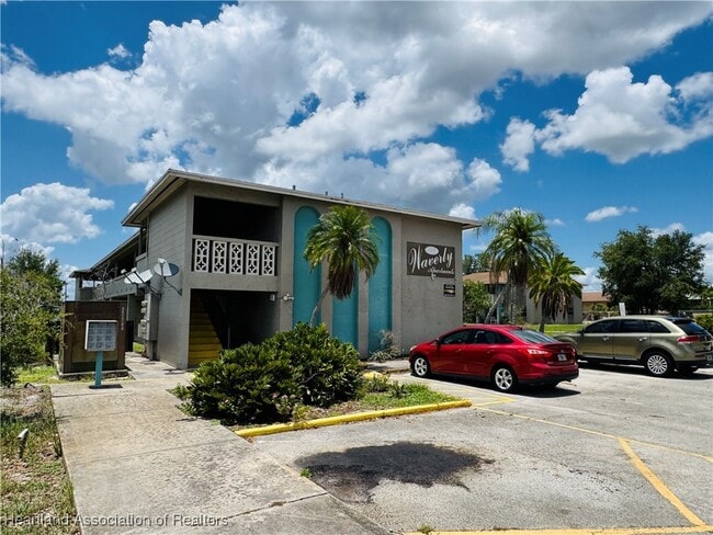 Building Photo - 1011 Lakeview Dr