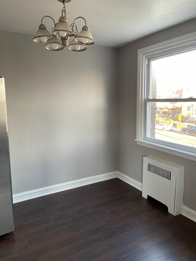 Dining Area - 1145 E Upsal St