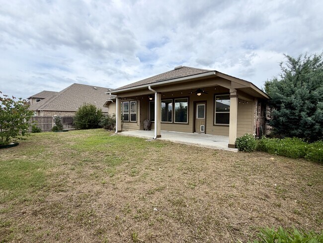 Building Photo - 646 Ridge Lawn Dr