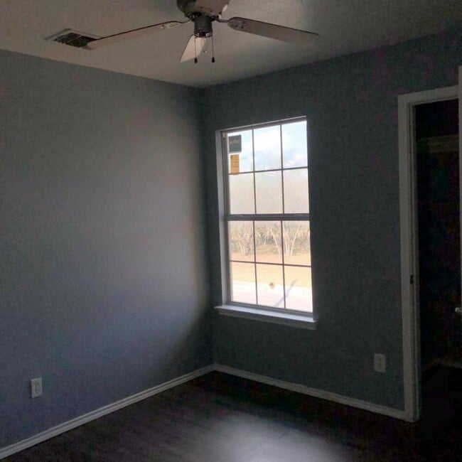 Building Photo - 313 San Salvador Ave