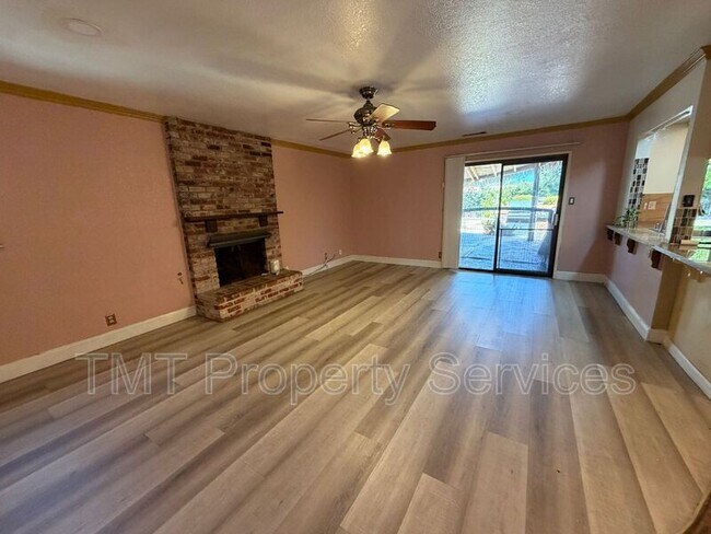 Building Photo - 930 Graywood Cir