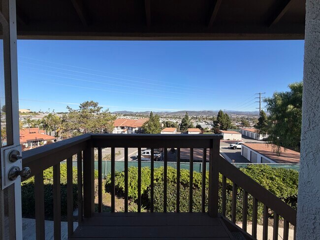 Building Photo - 870 S Rancho Santa Fe Rd