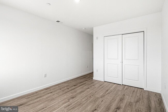 Building Photo - 915 N Broad St