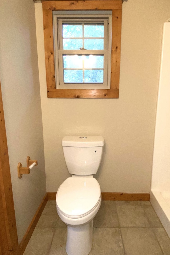 Building Photo - 3 Bedroom 2 bathroom with bonus room log cabin