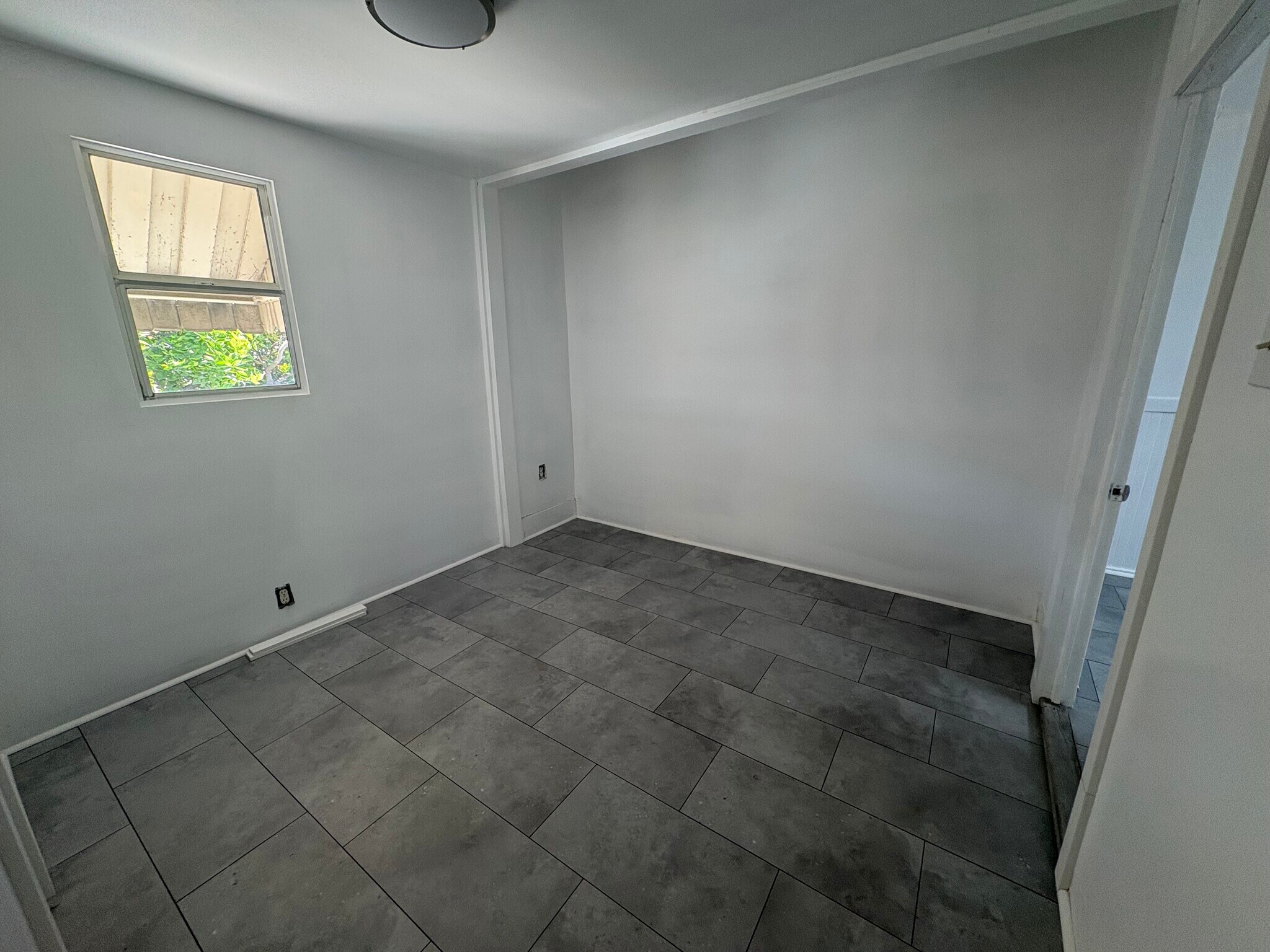 Building Photo - 563 W Sepulveda St