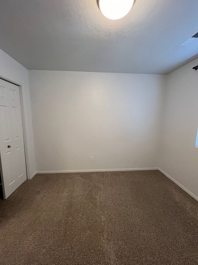 Building Photo - 3 Bed 2 Bath Nampa!