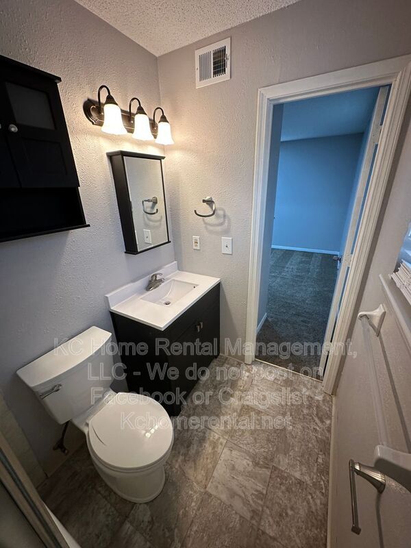 Building Photo - 812 E Walnut St