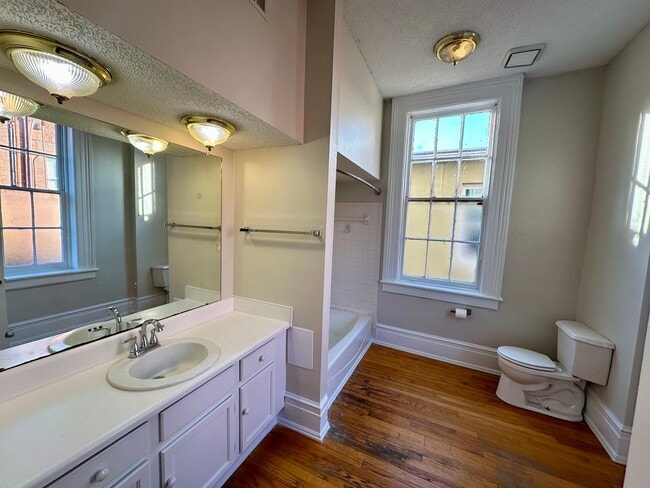 Building Photo - 217 Abercorn St