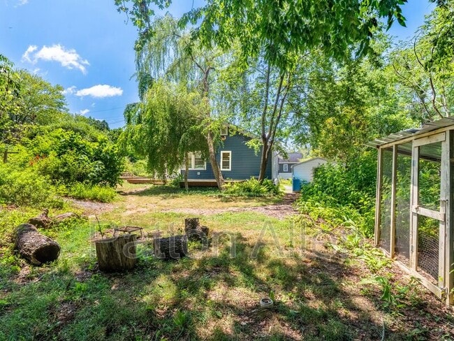 Building Photo - 83 5th Ave