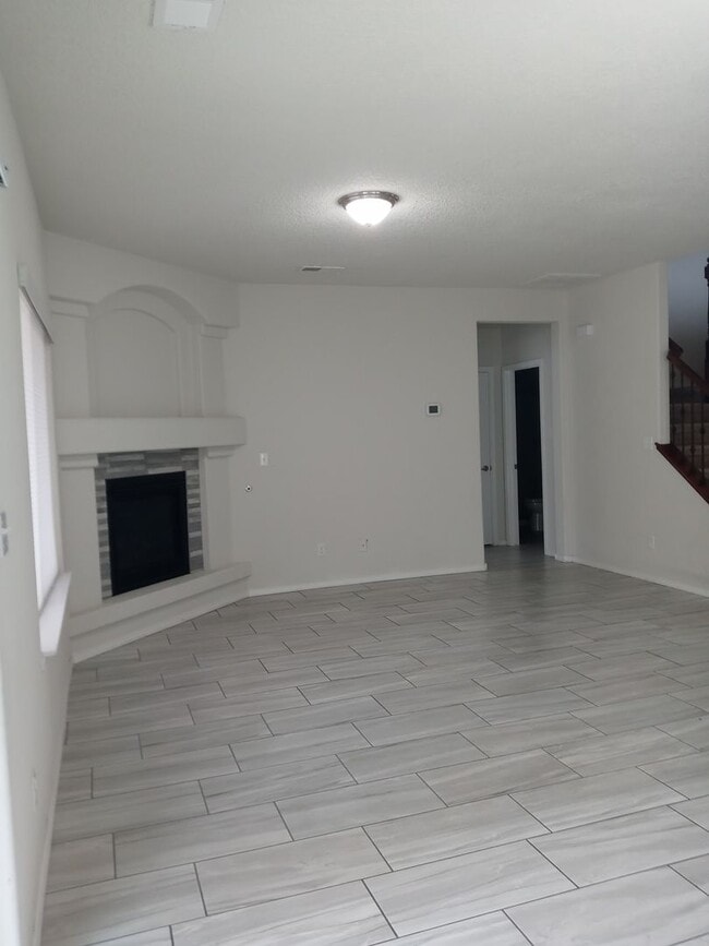 Building Photo - FOUR BEDROOMS!