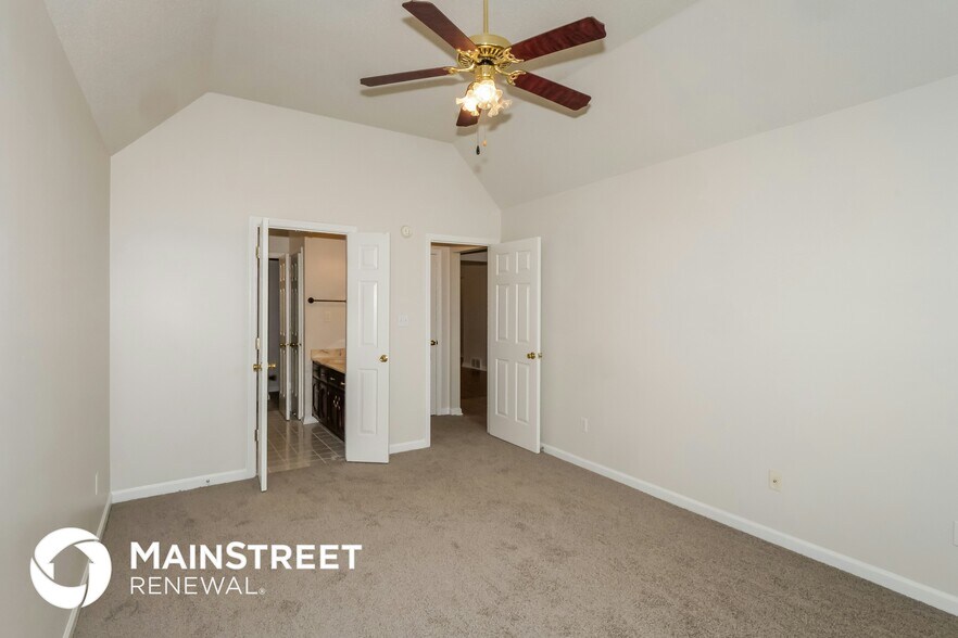 Building Photo - 8486 Clubview Dr