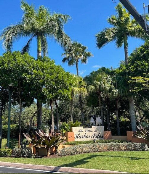 Building Photo - 4903 N Harbor Isles Dr