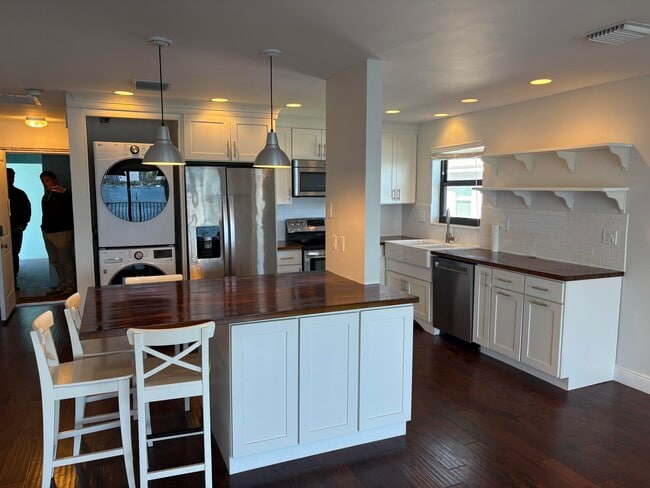 Building Photo - 360 Wilma Cir