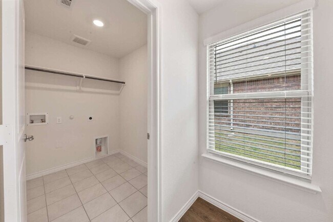 Building Photo - 503 Willow View Way
