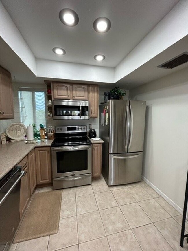 Building Photo - Venice, FL MACARTHUR BEACH Gated Comm. 2/2...