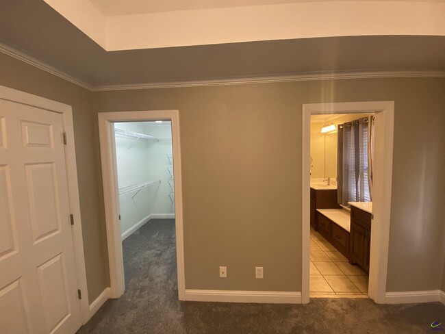 Building Photo - 338 Ivystone Dr