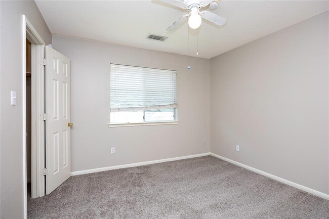 Building Photo - 3915 Lauderwood Ln