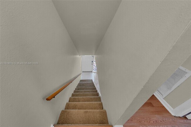 Building Photo - 307 SW 11th Ct