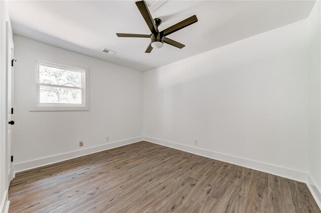 Building Photo - 1060 Mathews Ct