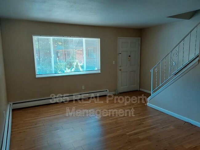Building Photo - 1416 E 16th St