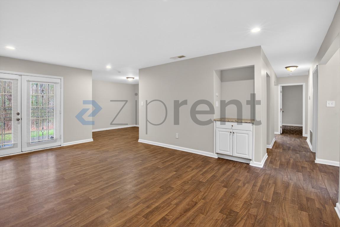 Building Photo - 3575 Oakvale Rd