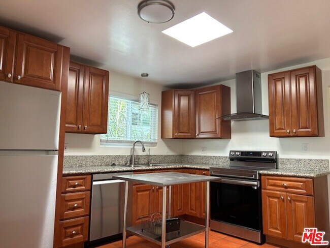 Building Photo - 36 Brooks Ave