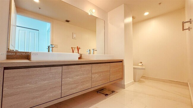 Building Photo - 400 Sunny Isles Blvd