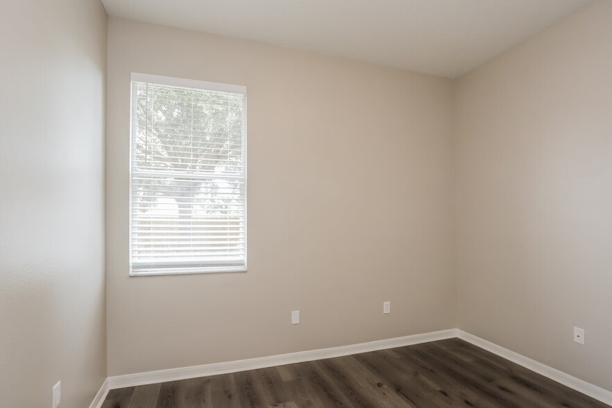 Building Photo - 6637 Cambridge Park Dr