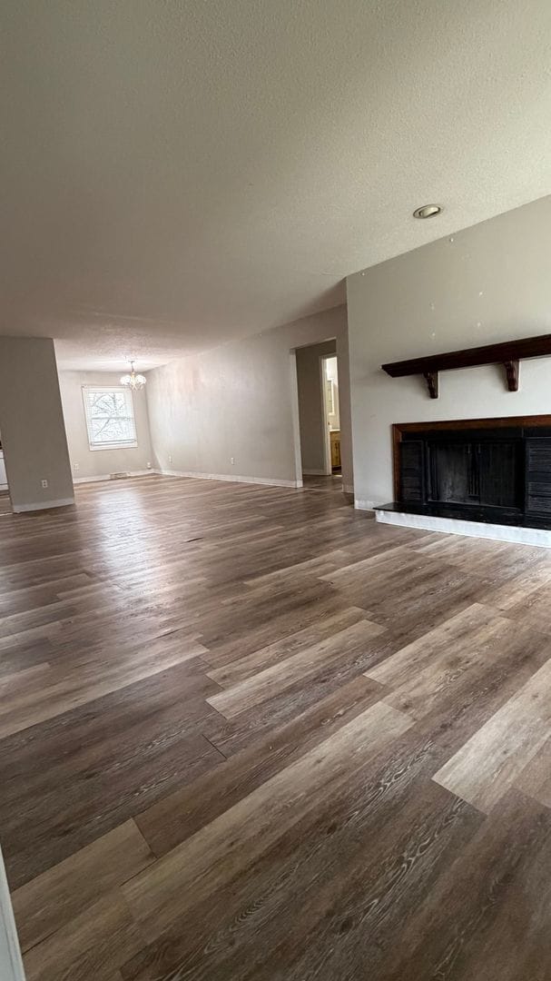 Building Photo - New on the Market-2 bedroom apartment-Maumee schools