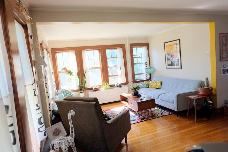 Building Photo - 63 Saunders St