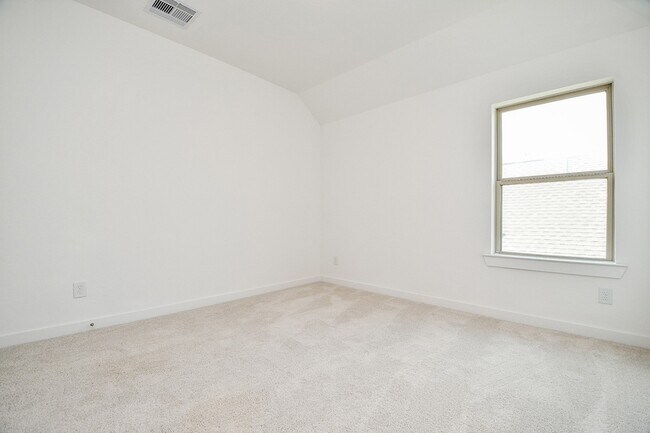 Building Photo - 943 Malibu Shr Ln