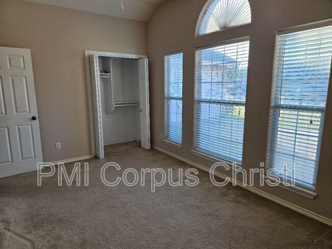 Building Photo - 2337 Handlin Dr