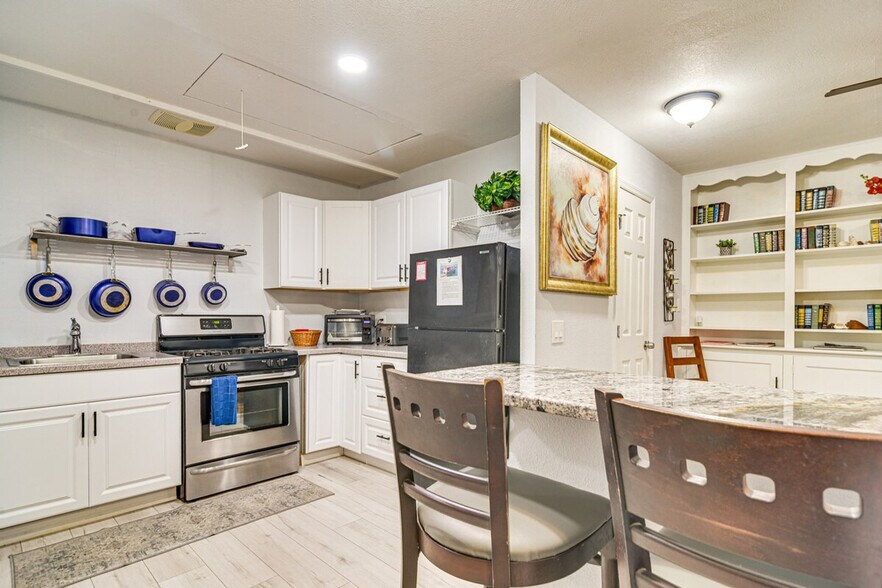 Building Photo - 1409 Maple St