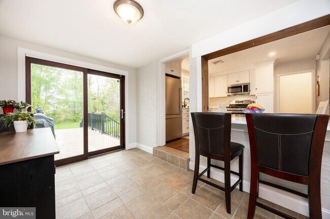 Building Photo - 70 Level Rd