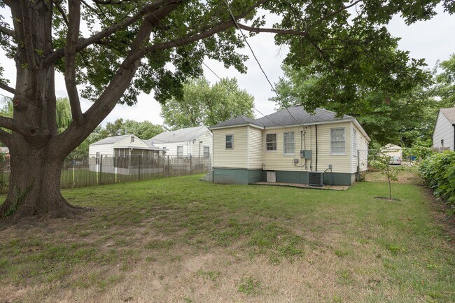 Building Photo - Beautiful 2 Bedroom, 1 Bath Home Coming Soon!